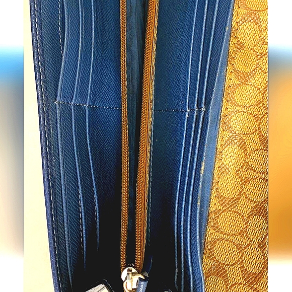 Coach Blue Leather Wallet with Gold-Tone Logo Newer Model - Picture 7 of 10